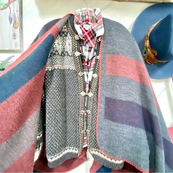 BB DOKOTA reversible cape/body wrap w country:prairie/western/cottage vibe - Picture 13 of 14